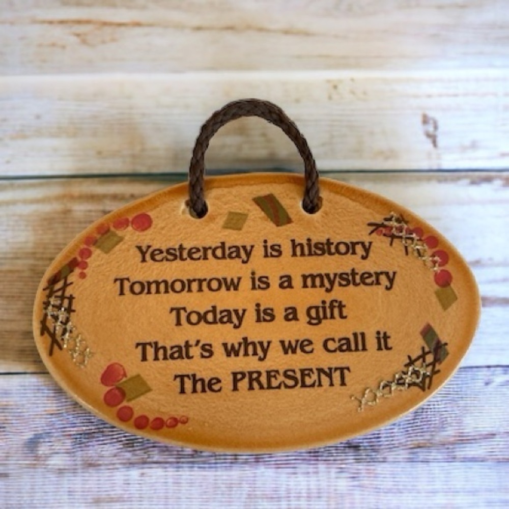 Mountaine Meadows
Pottery Wall Hanging
Plaque USA Yesterday Is History....